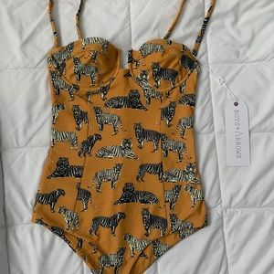 Boys + Arrows 🐅 Doss One Piece in Cat